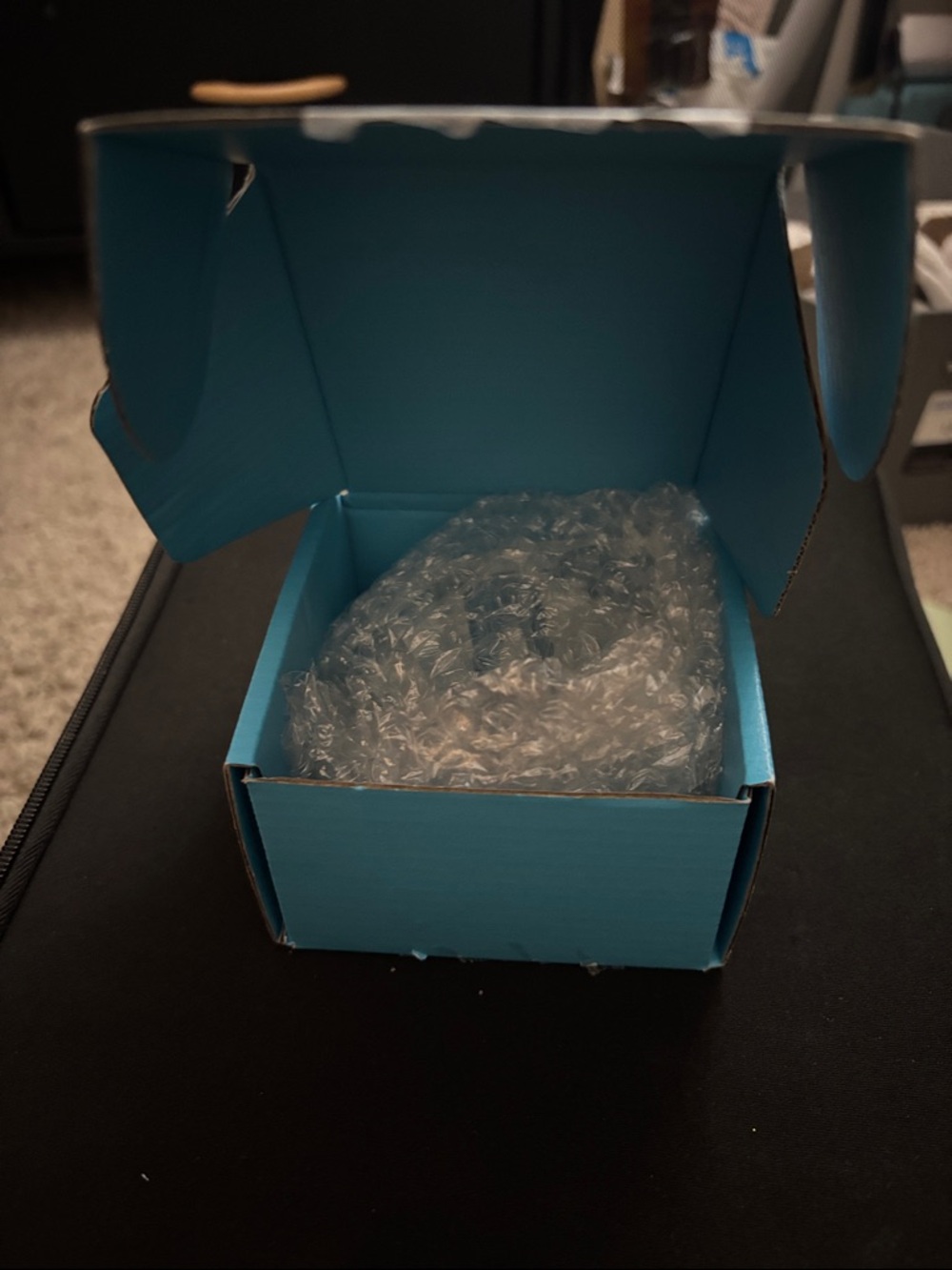 Faceted Crystal Heart Shaped Fountain Pen Holder - Picture 3 of 5